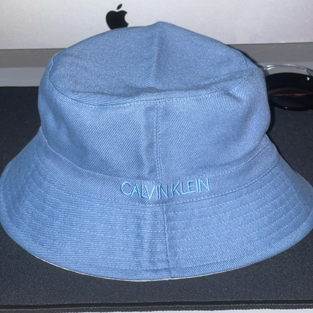 CALVIN KLEIN BUCKET HAT | Unisex One Size